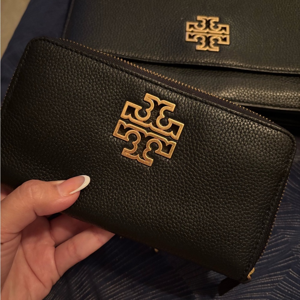 Tory Burch Black Leather Wallet with Gold Emblem